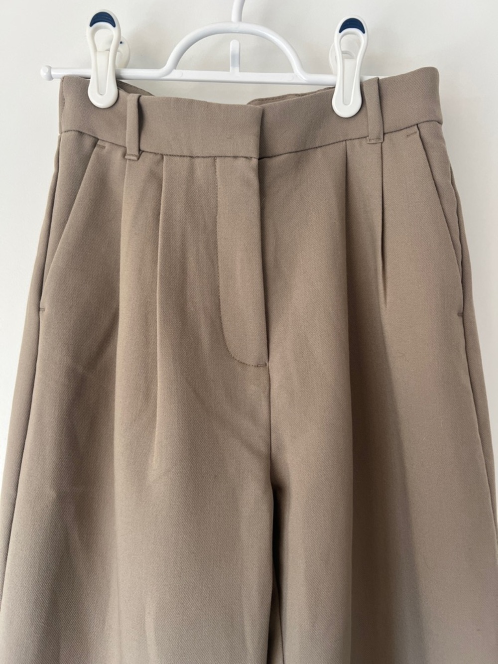 High-Waist Wide Leg Trousers in Taupe - Picture 3 of 10